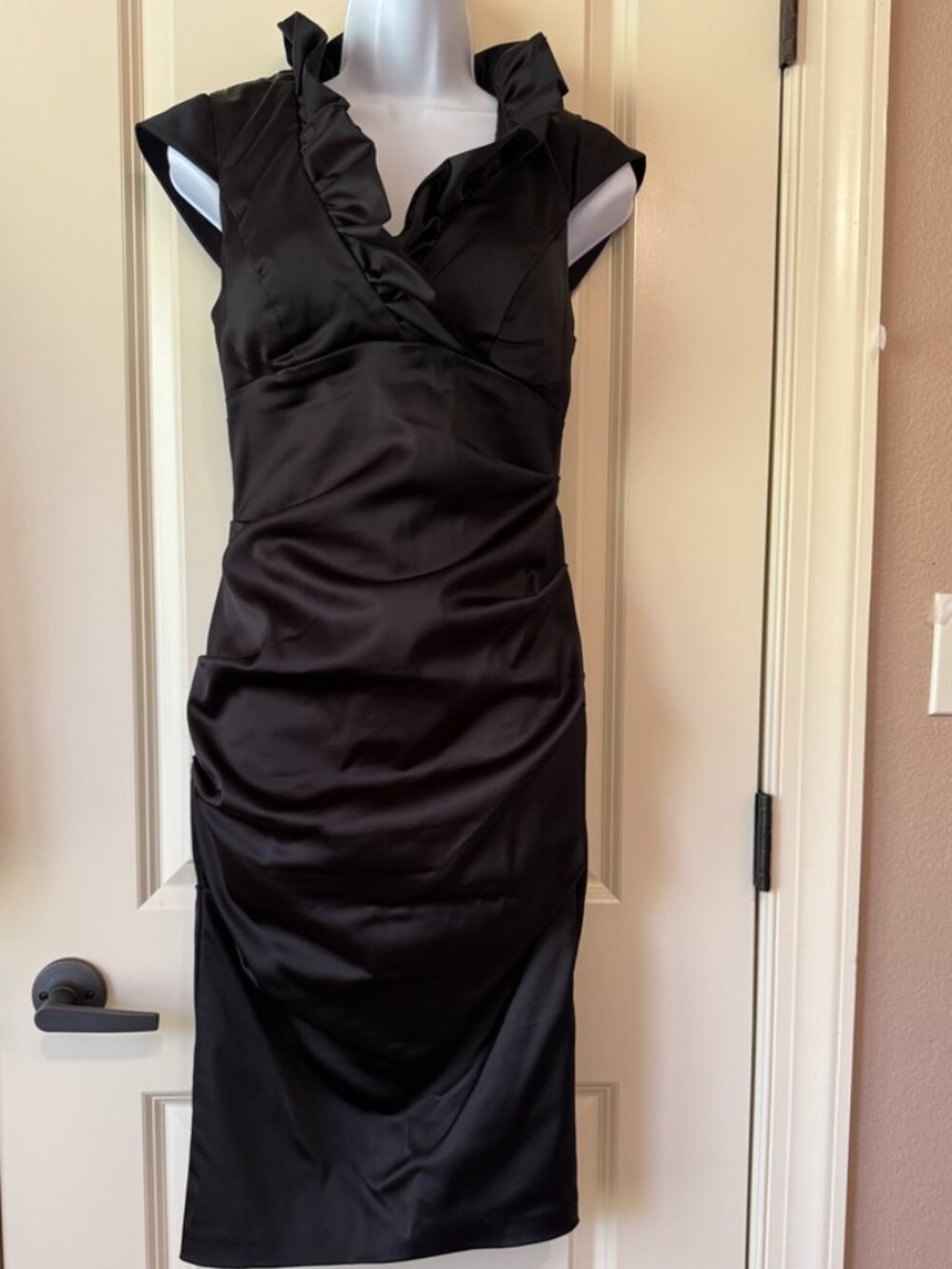Xscape Stretch Satin Sheath Dress size 6
